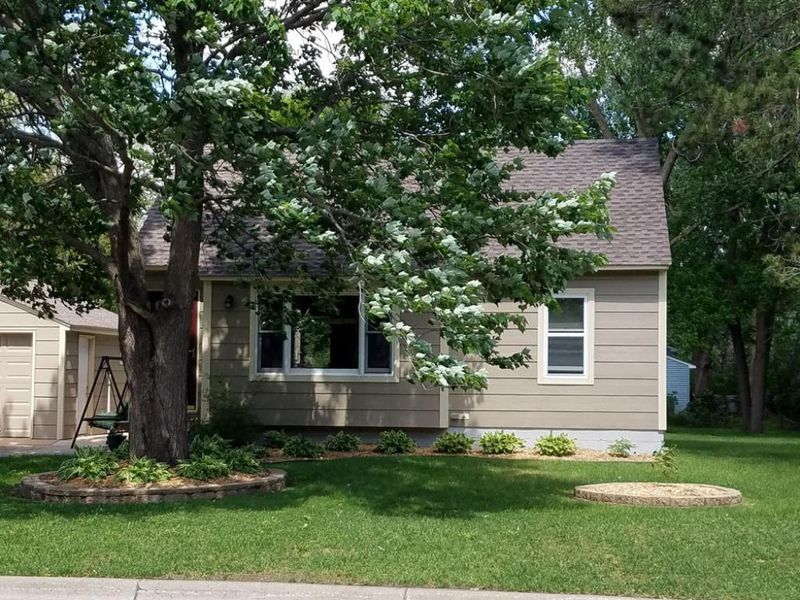 8 Edge Dr, Circle Pines, MN 55014