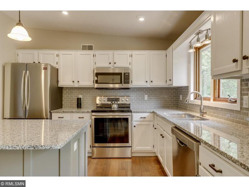 760 Doris Ave, Shoreview, MN 55126
