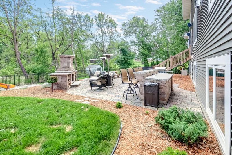 2395 Jennifer Ln, Shakopee, MN 55379