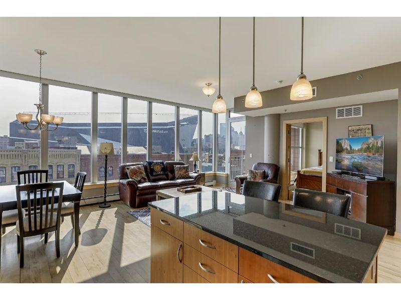 215 10th Ave S #530, Minneapolis, MN 55415