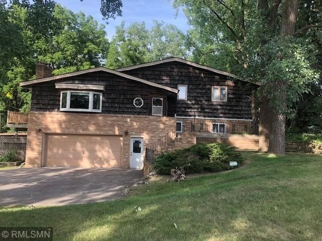 1543 Circle Dr, Burnsville, MN 55337