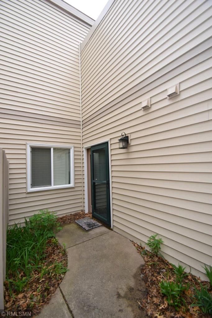 860 120th Ln NW, Coon Rapids, MN 55448