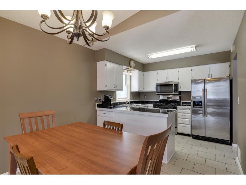 5124 Brookdale Dr N, Brooklyn Park, MN 55443