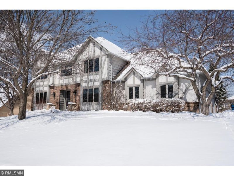 12712 Diamond Dr, Burnsville, MN 55337