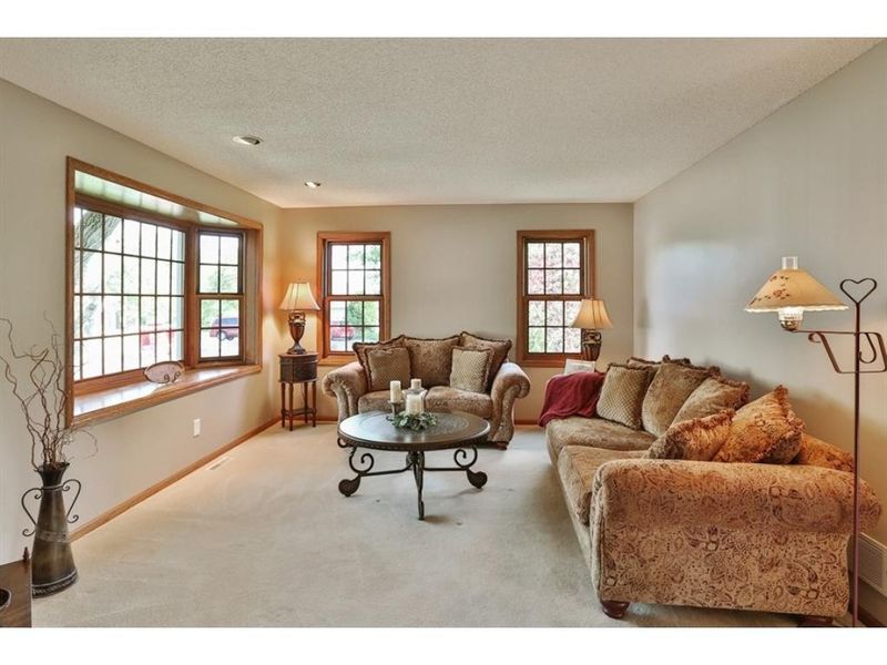 6782 Harlan Dr, Eden Prairie, MN 55346