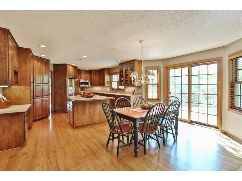 6782 Harlan Dr, Eden Prairie, MN 55346