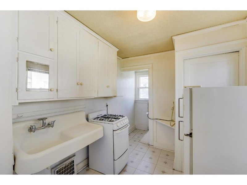 178 Arion St E, West Saint Paul, MN 55118