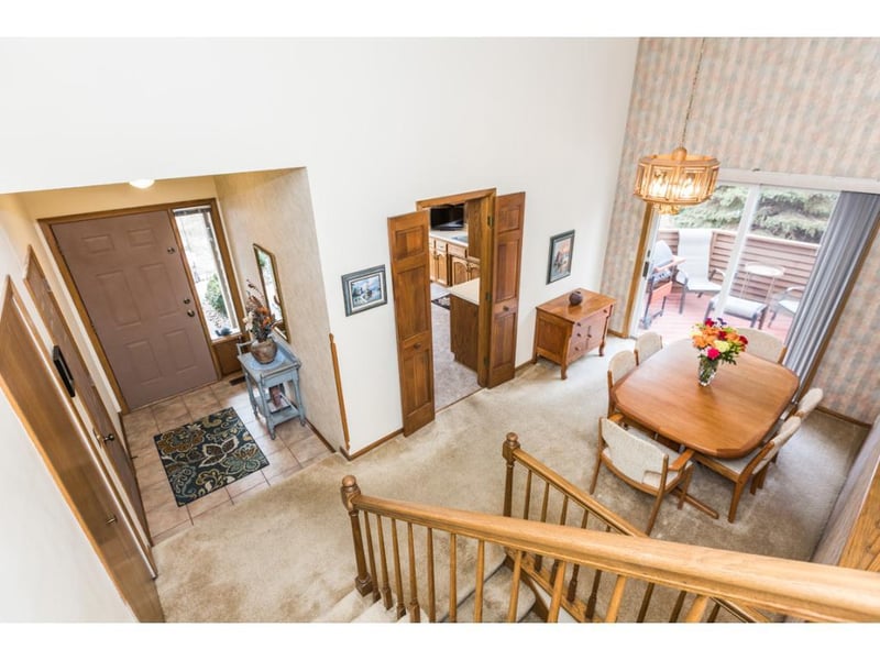 879 Greenhaven Dr, North Oaks, MN 55127