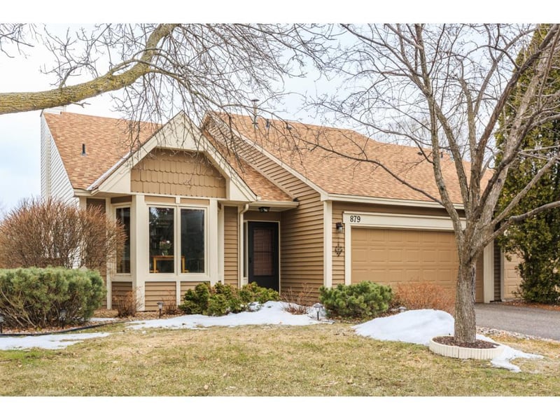 879 Greenhaven Dr, North Oaks, MN 55127