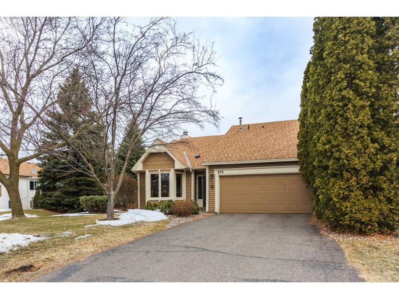 879 Greenhaven Dr, North Oaks, MN 55127