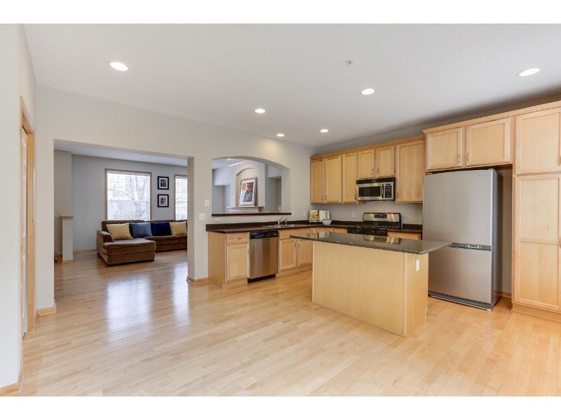 11274 Preswick Blvd, Eden Prairie, MN 55344