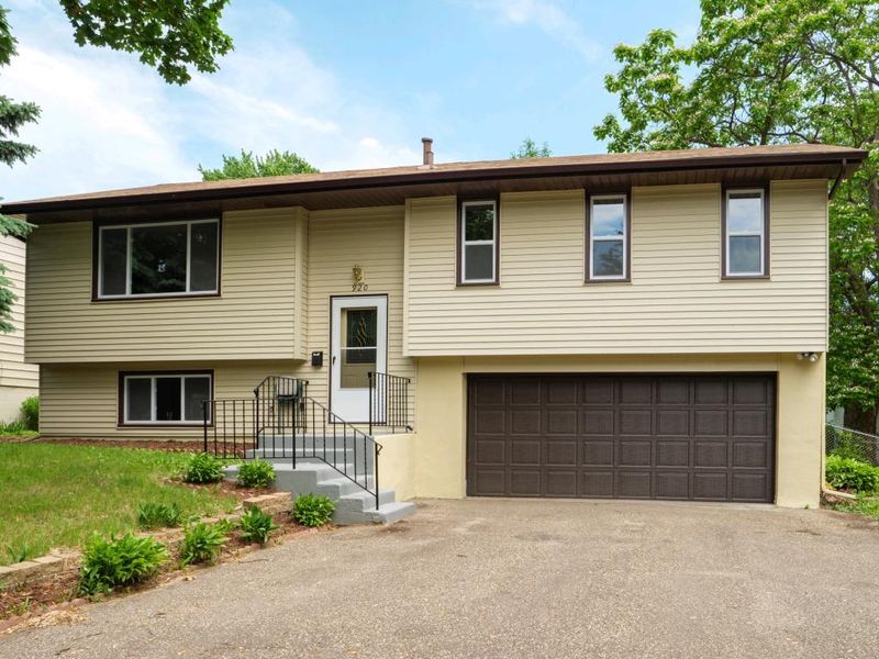 920 Allen Ave, West Saint Paul, MN 55118