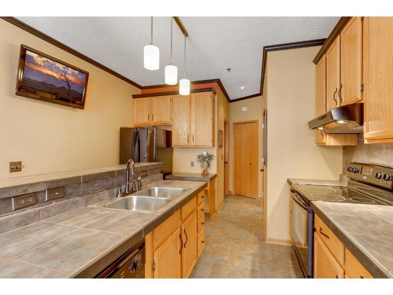 13463 Carmody Dr, Eden Prairie, MN 55344
