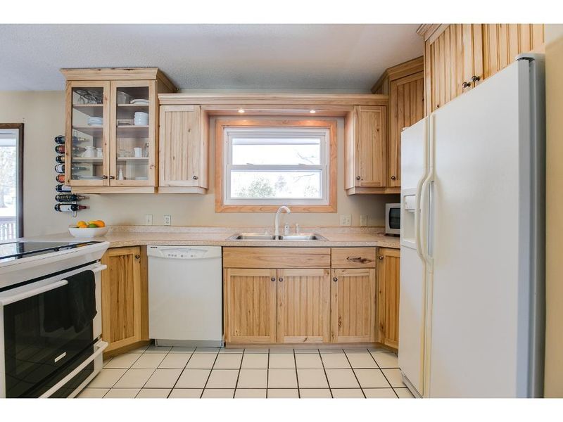 16350 N Hillcrest Ct, Eden Prairie, MN 55346
