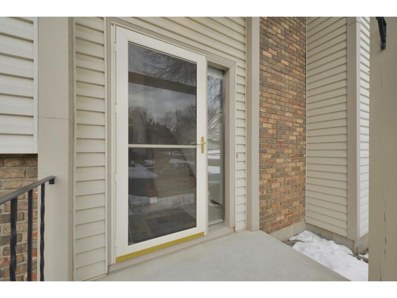 2510 Rose Ave E, Maplewood, MN 55119
