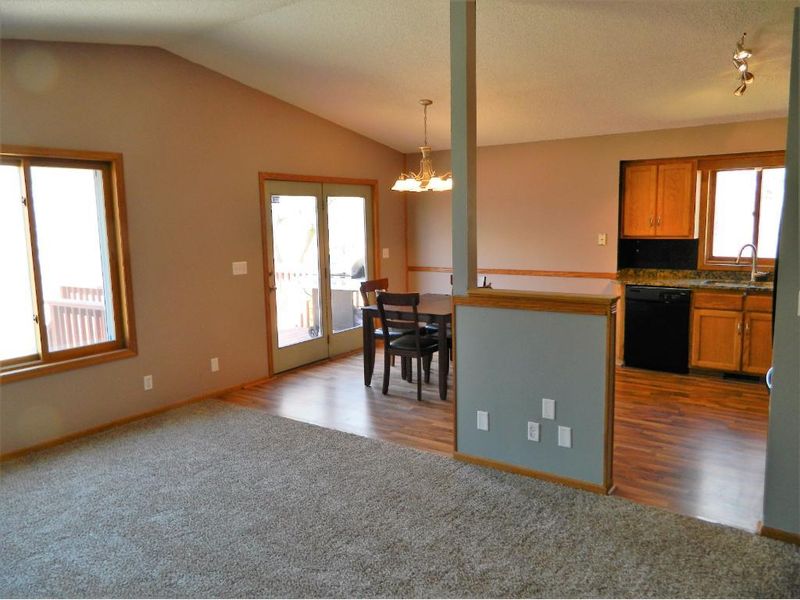 5820 370th St, North Branch, MN 55056