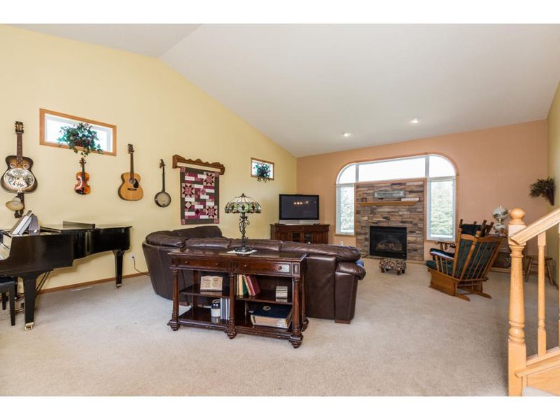 6464 260th St, Wyoming, MN 55092