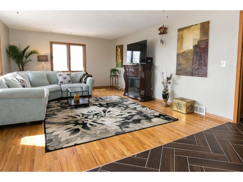 9243 Queen Ave S, Bloomington, MN 55431