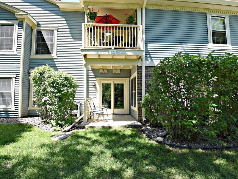 7301 W 110th St, Bloomington, MN 55438