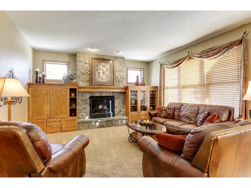 3071 Tanner Rd, Woodbury, MN 55129