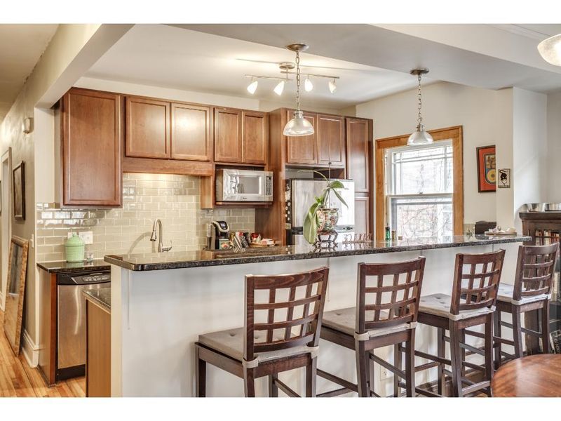 3542 Emerson Ave S #202, Minneapolis, MN 55408