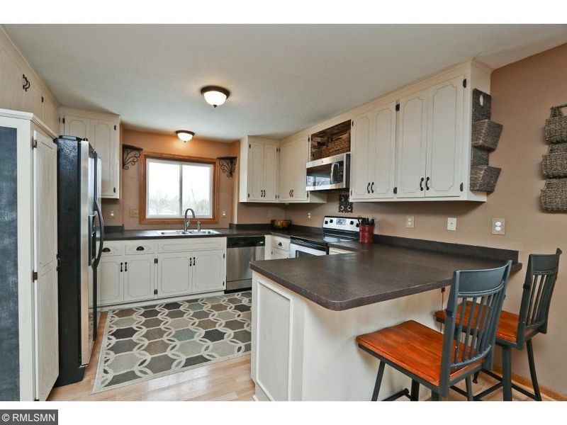 5707 W 141st St, Savage, MN 55378