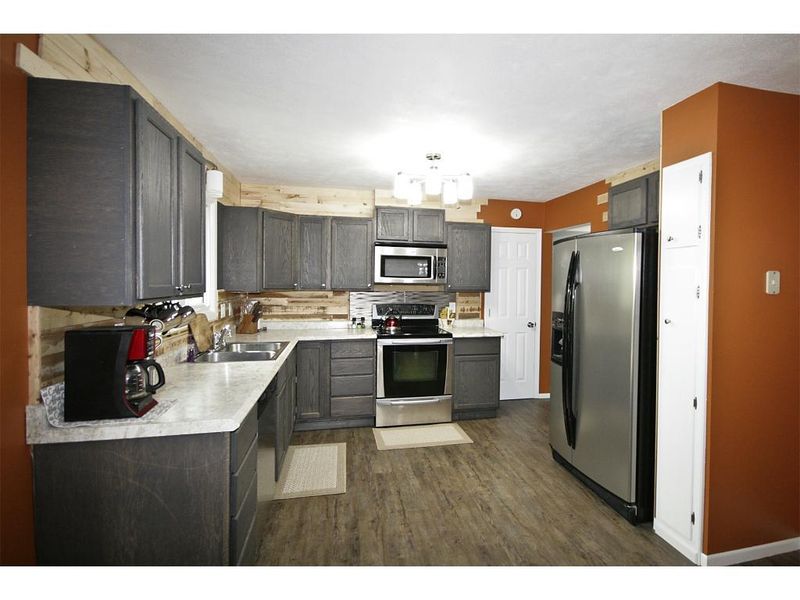 725 Goebel St SW, Hutchinson, MN 55350