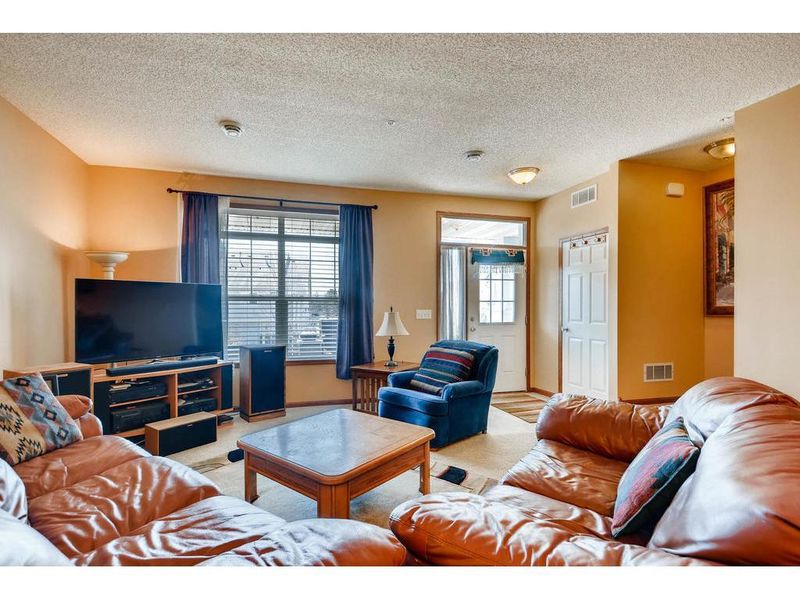4920 Underwood Ln N #H, Plymouth, MN 55442