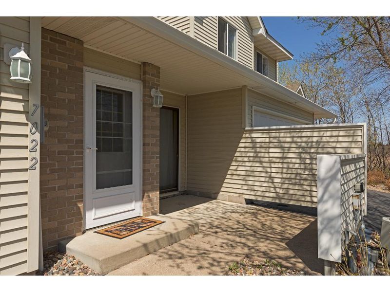 7022 49th St N, Oakdale, MN 55128
