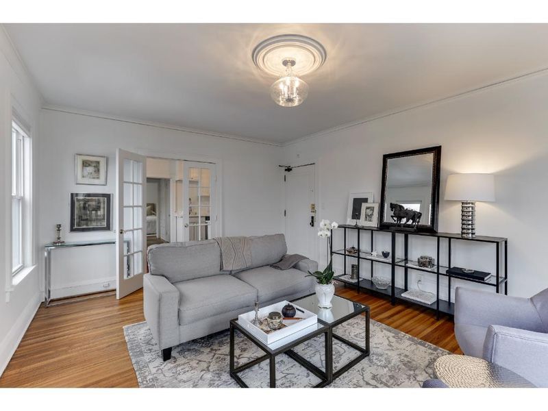 522 Ridgewood Ave #8, Minneapolis, MN 55403