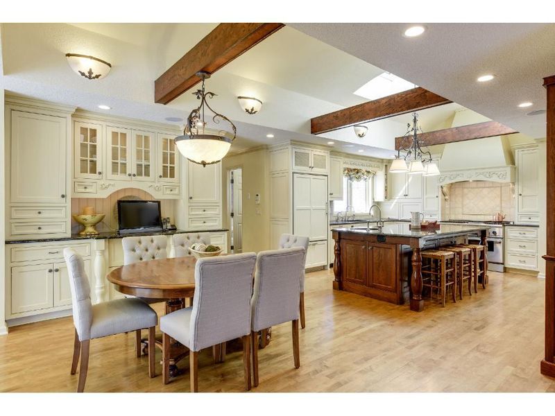 7113 Lanham Ln, Edina, MN 55439