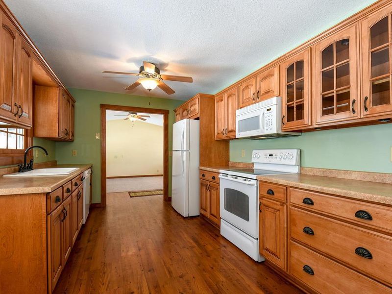 10236 Zenith Ln, Bloomington, MN 55431