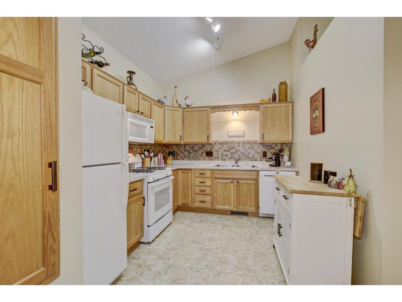 21672 Linden Way, Rogers, MN 55374