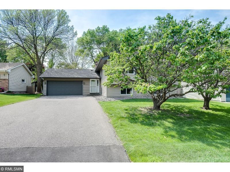 6609 Edgemont Blvd N, Brooklyn Park, MN 55428