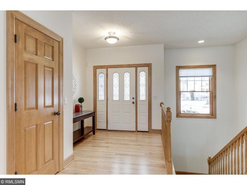 1745 Estates Trl, Burnsville, MN 55306