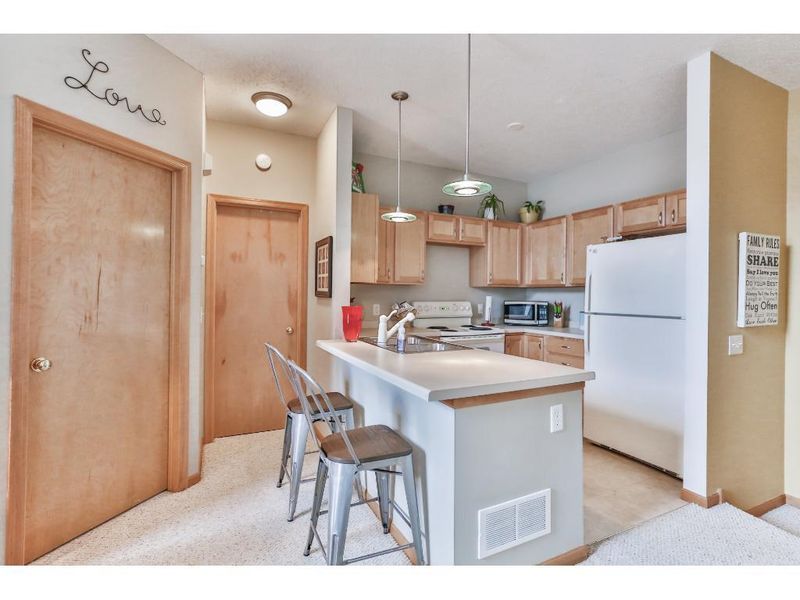 6861 Pine Crest Trl S, Cottage Grove, MN 55016
