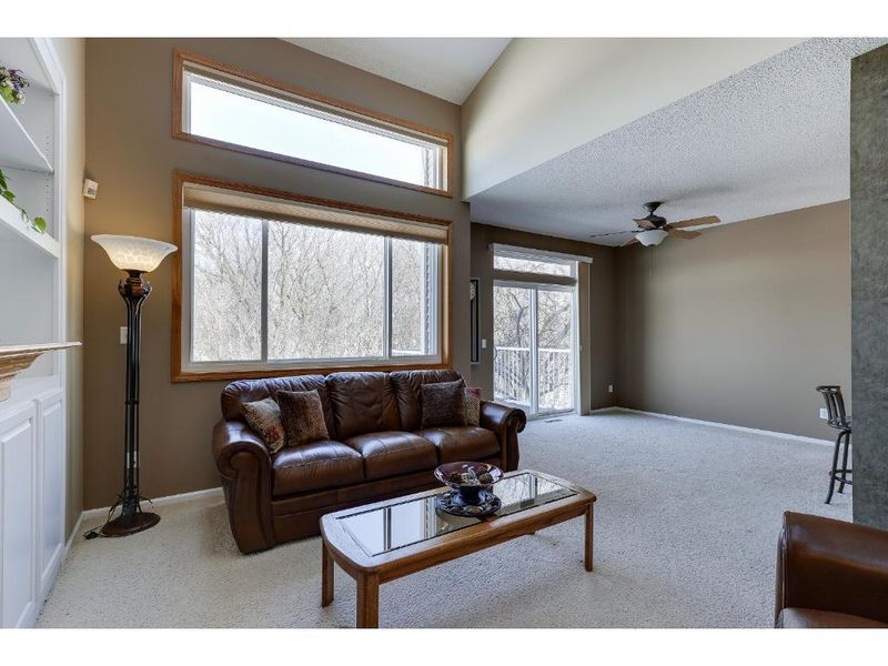 2251 Creekside Ct #301, Eagan, MN 55122