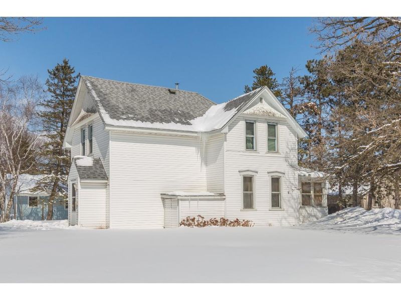208 13th Ave N, Princeton, MN 55371