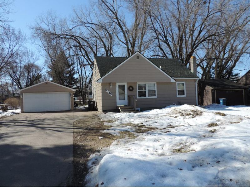 1745 Cedar Dr, New Brighton, MN 55112