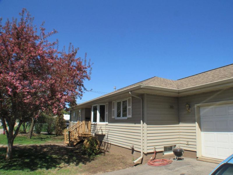 904 S 9th Ave, Virginia, MN 55792