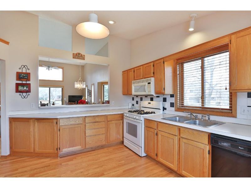 9634 Lakeside Trl, Champlin, MN 55316
