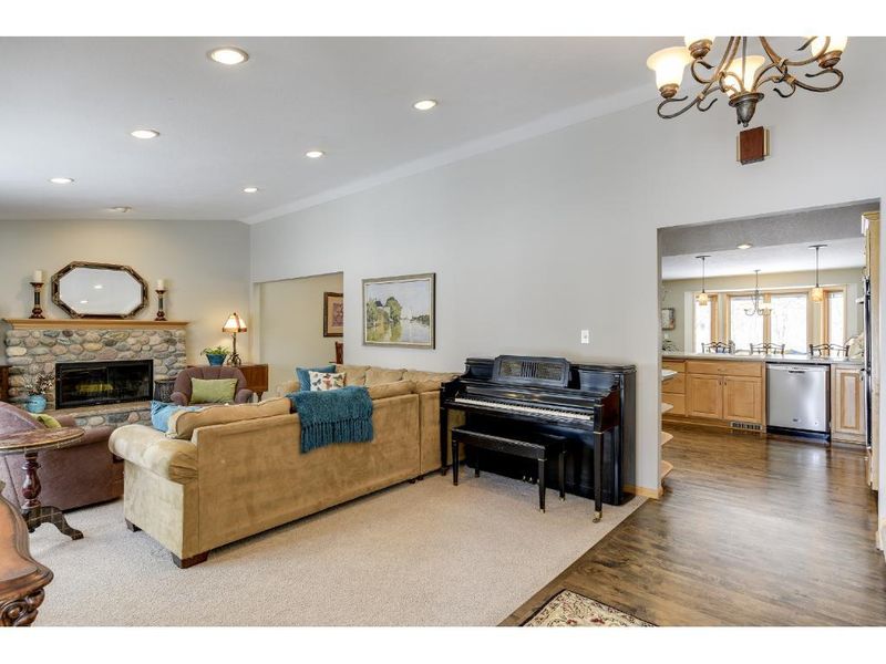 2901 Tonkaha Dr, Wayzata, MN 55391