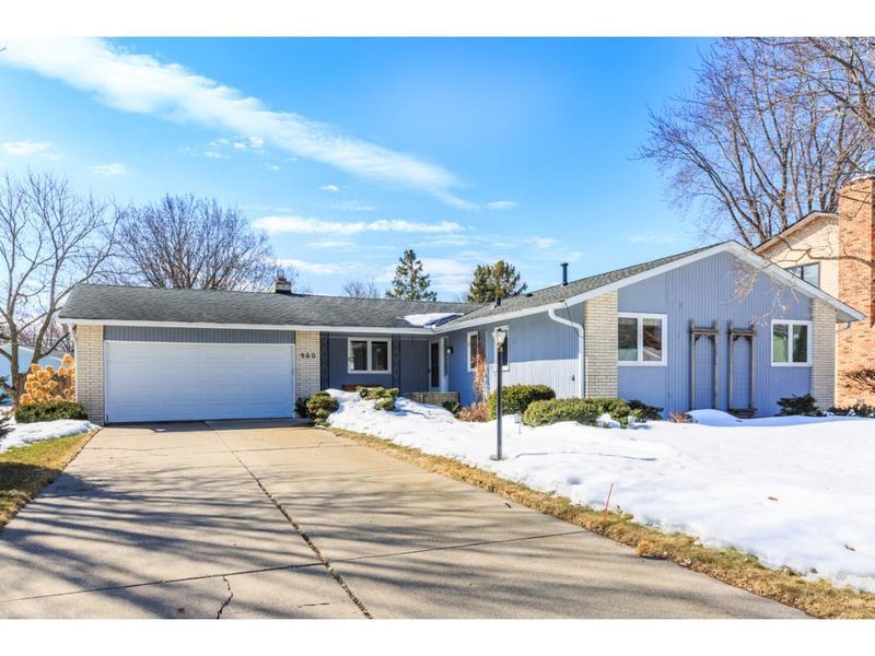 960 Tiller Ln, Shoreview, MN 55126