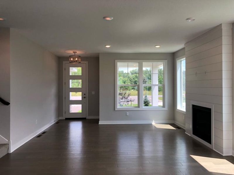 1076 Pine Hill Ln, North Oaks, MN 55127