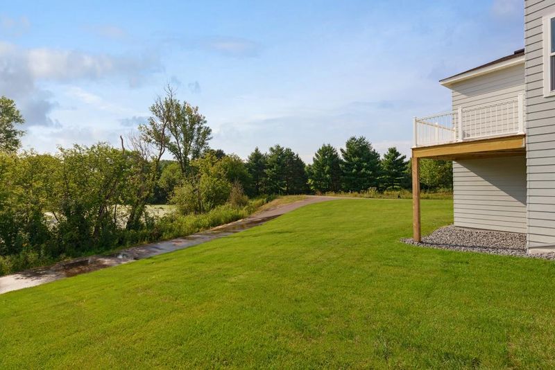 1128 Pine Hill Ln, North Oaks, MN 55127