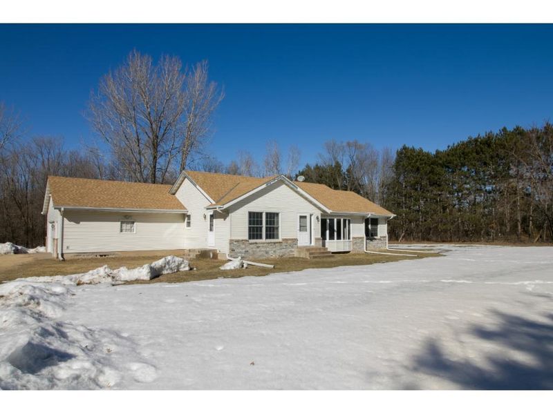 1513 Holly Dr E, Hugo, MN 55038
