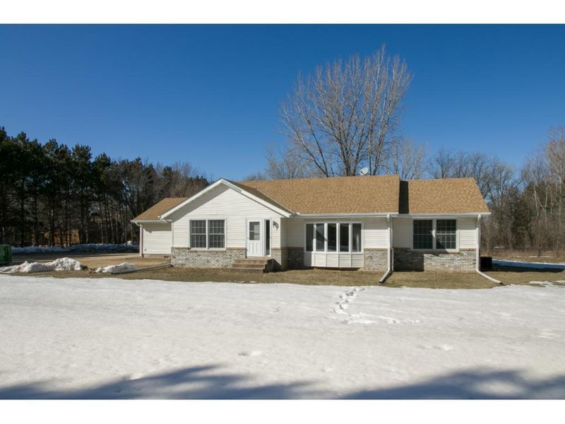 1513 Holly Dr E, Hugo, MN 55038