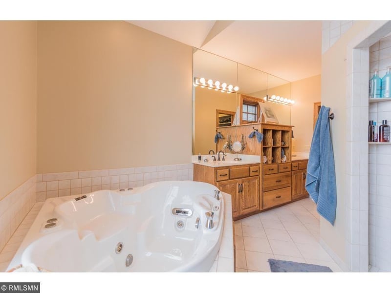 9843 Pioneer Trl, Loretto, MN 55357