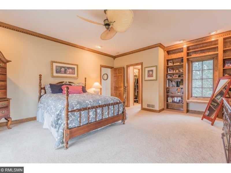 9843 Pioneer Trl, Loretto, MN 55357