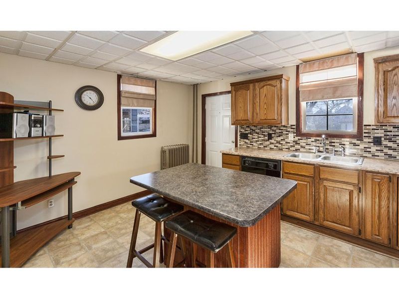 2820 W 2nd St, Duluth, MN 55806